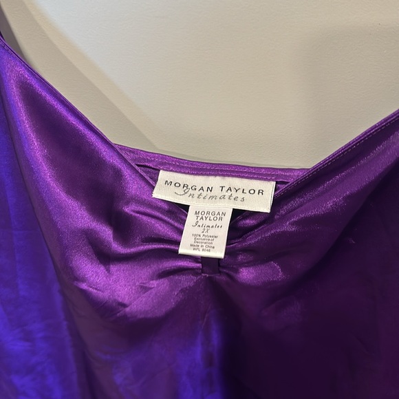 Morgan Taylor Intimates plus sized night gown - Picture 2 of 2